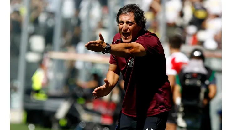 Mario Salas durante el partido ante la UC.