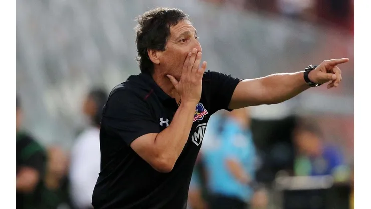 Mario Salas analiza alternativas para el partido ante la UC.