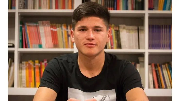 José Sanhueza es citado por primera vez para un partido profesional.