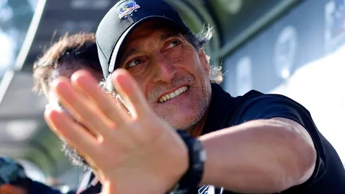 Mario Salas dirigiendo a Colo Colo.