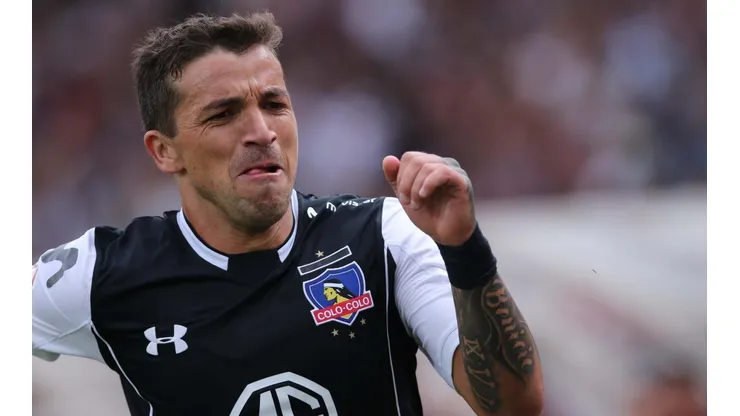 Gabriel Costa celebrando uno de sus dos goles en Curicó.