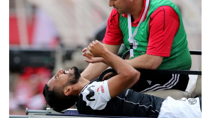 De la Fuente al momento de salir lesionado en Curicó.