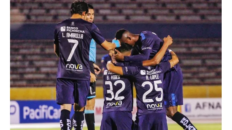 Católica goleó a Fuerza Amarilla y espera a Colo Colo en abril.