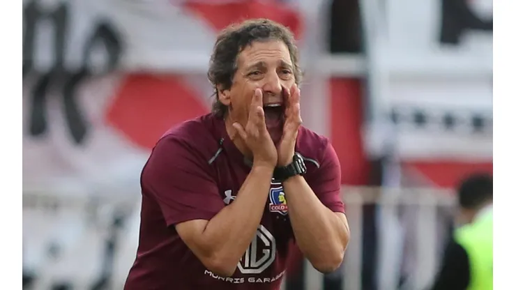 Mario Salas durante el partido de Colo Colo con Curicó.