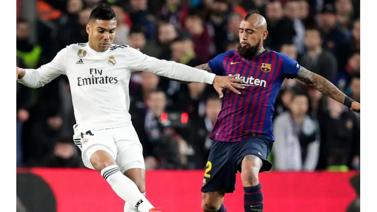 Arturo Vidal no sería titular hoy en el derby.