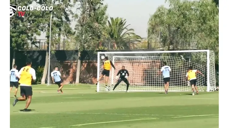 Esteban Paredes en entrenamientos