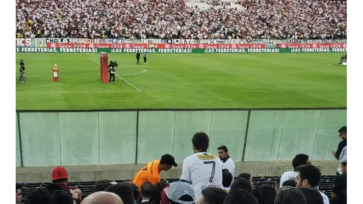Hinchas le exigen al club limpiar los acrílicos del estadio