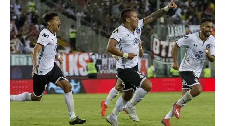 Javier Parraguez celebrando su gol en el Monumental.