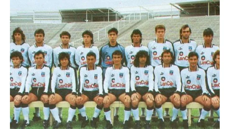 Parte del plantel campeón con Colo Colo en 1989. Foto de referencia.