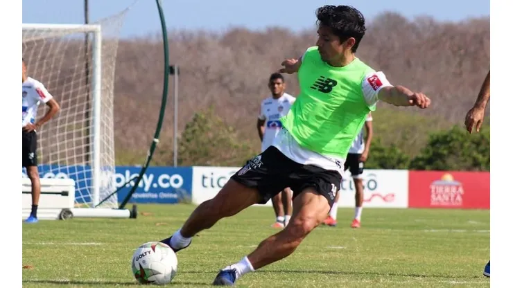 Matias Fernández no viajará con el equipo a Cali
