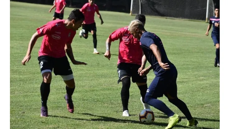 Gaete y Pontigo marcaron en triunfo de Deportes Santa Cruz