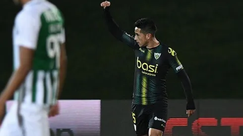 Golazo de Juan Delgado por el Tondela de Portugal