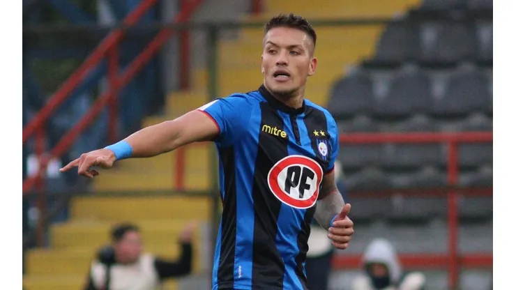Javier Parraguez celebrando uno de sus 11 goles en 2018. Ahora jugará en Colo Colo.