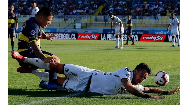 El momento exacto en que Zaldivia cae y se luxa el hombro izquierdo.