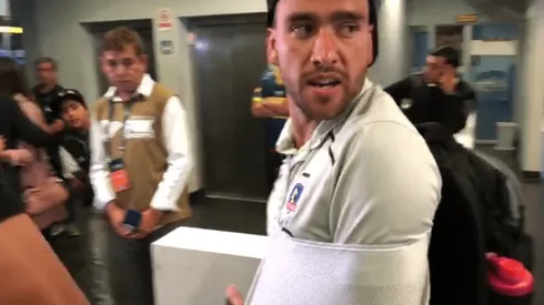 Zaldivia se fue con el brazo izquierdo inmovilizado.