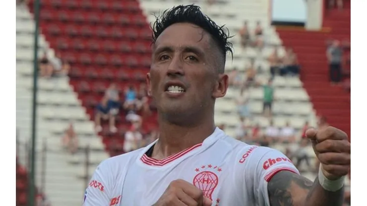 Lucas Barrios celebra en Huracán.