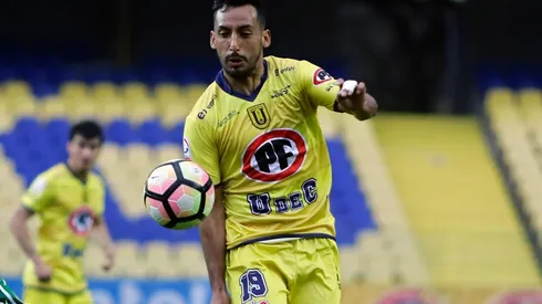 Ronald de la Fuente defendiendo a Universidad de Concepción.