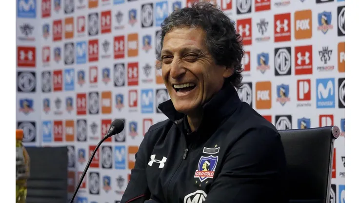 Mario Salas sonriente en sus primeros días en Colo Colo