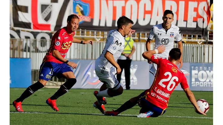 Gabriel Costa dribla rivales en el Torneo FOX Sports.