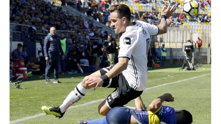 Matías Zaldivia ante Everton