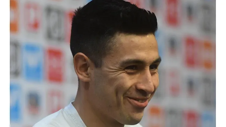 Claudio Baeza dando una conferencia de prensa