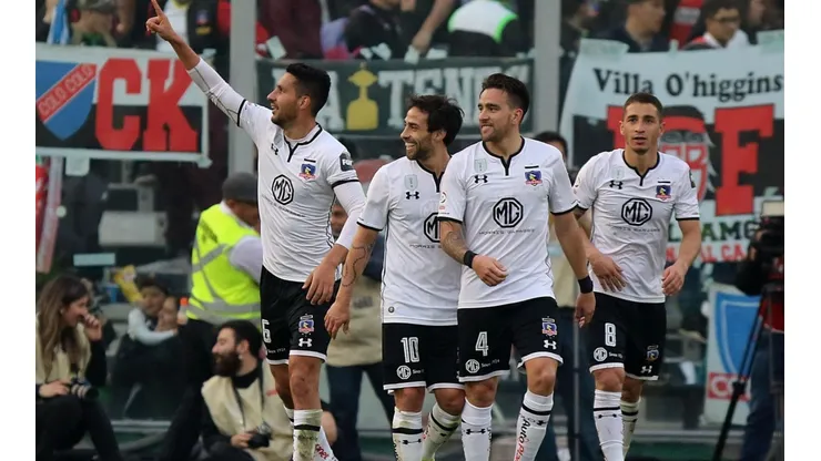 Colo Colo celebrando en el Estadio Monumental
