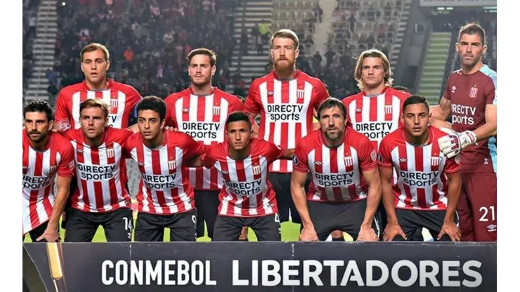 Estudiantes de La Plata enfrentando a Gremio por Copa Libertadores