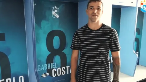 Costa se mostró muy emocionado en su despedida