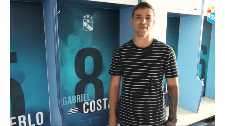 Costa se mostró muy emocionado en su despedida