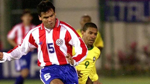 Celso Ayala jugando por la selección paraguaya