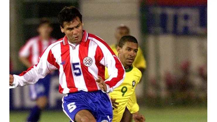 Celso Ayala jugando por la selección paraguaya