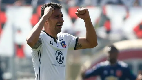 Juan Manuel Insaurralde convirtiendo un gol ante Universidad de Chile.