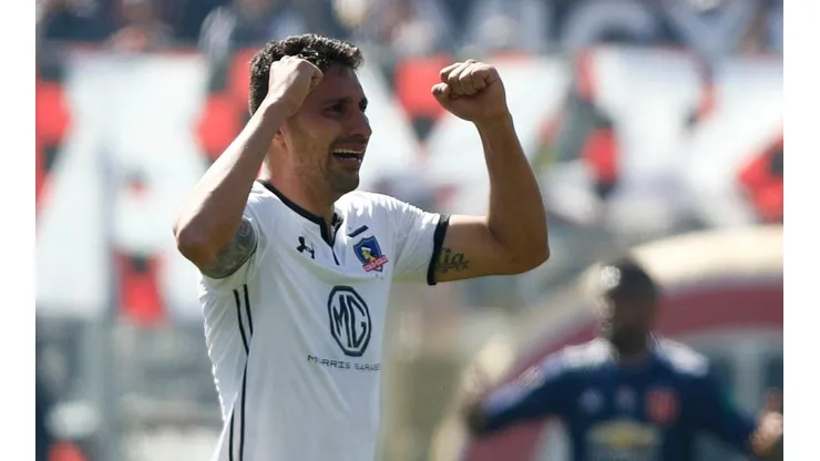 Juan Manuel Insaurralde convirtiendo un gol ante Universidad de Chile.