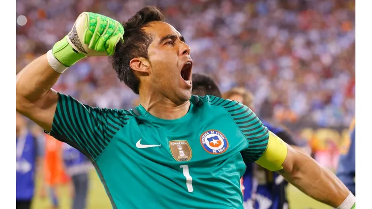 Claudio Bravo muestra su recuperación y se prepara para la Copa América