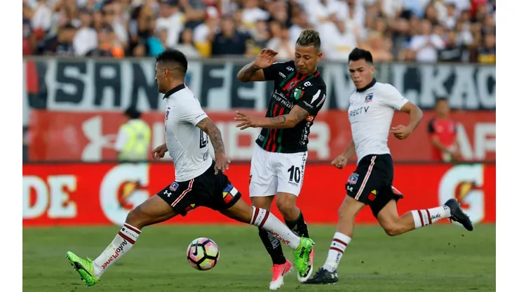 Leonardo Valencia enfrentando a Colo Colo