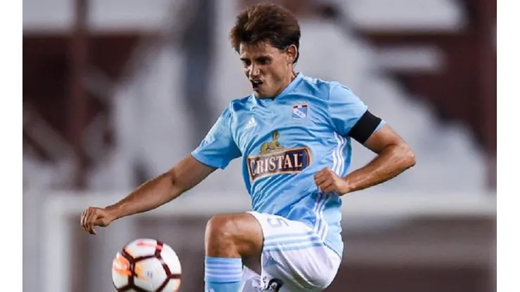 Merlo domina el balón en su paso por Sporting Cristal.