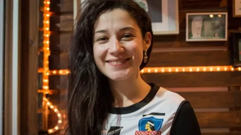Actriz Fernanda Ramírez la rompe en Estados Unidos con la camiseta de Colo Colo voleibol