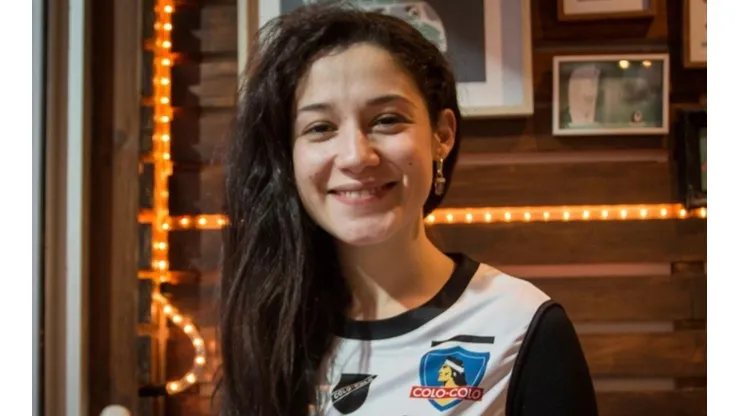 Actriz Fernanda Ramírez la rompe en Estados Unidos con la camiseta de Colo Colo voleibol