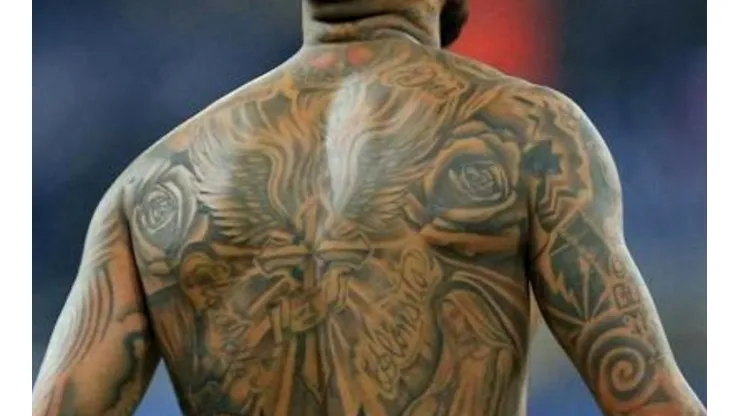 [Foto] Arturo Vidal sacó a relucir su tatuada espalda en Alemania