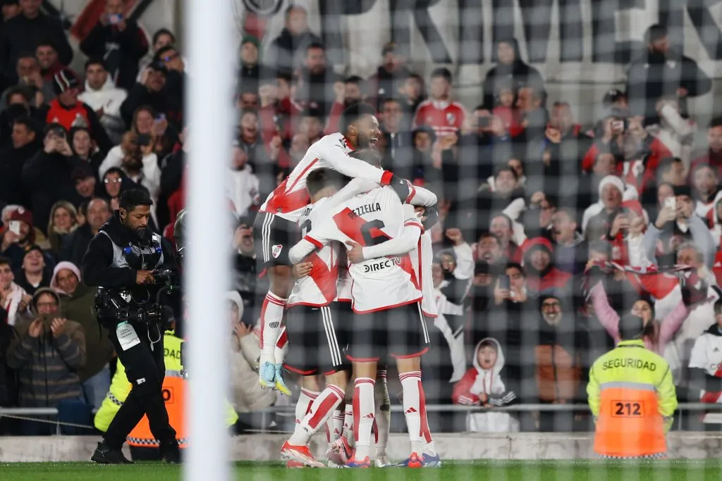 Colo Colo busca quitarle un premio doble a River Plate en la Copa Libertadores.