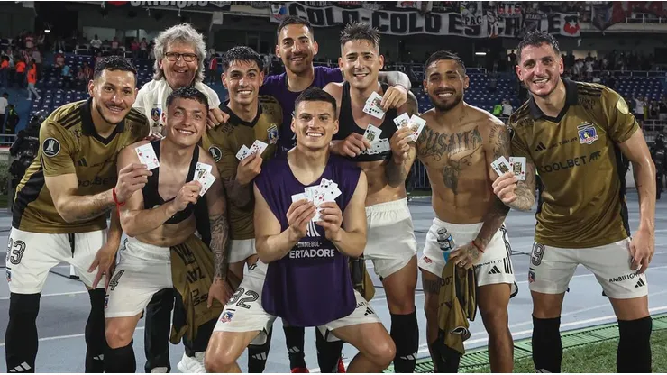 Con naipes: la celebración de Colo Colo ante Junior por la Copa Libertadores 2024.