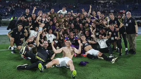 En Colo Colo celebran con su plantel renovado.