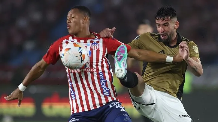 Mauricio Isla jugó un gran partido ante Junior