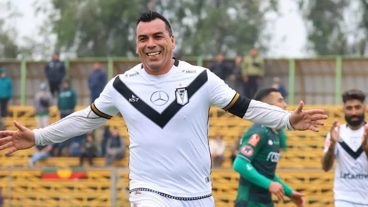 Esteban Paredes anotó en su regreso al fútbol.