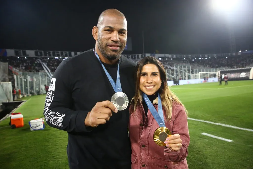 El tremendo homenaje del Cacique a Francisca Crovetto y Yasmani Acosta en el Estadio Monumental.