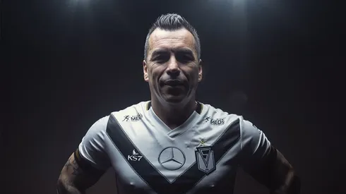 Paredes regresa al fútbol chileno y es anunciado como refuerzo.