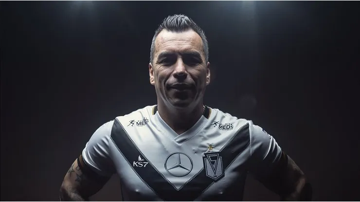 Paredes regresa al fútbol chileno y es anunciado como refuerzo.