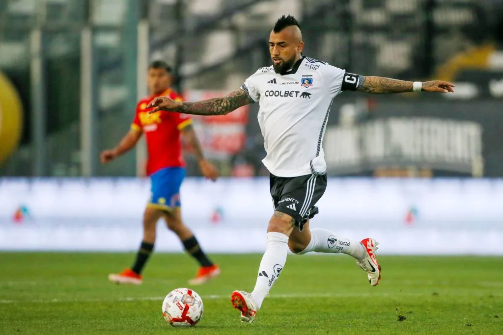 Arturo Vidal es uno de los tantos jugadores que finalizan contrato en Colo Colo a finales de la temporada 2024. 
