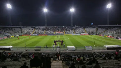 En Colo Colo empiezan a respirar por el estado de la cancha del estadio Monumental.
