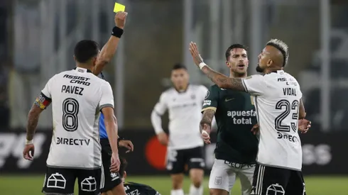 ¿Hay jugadores albos con amarilla en Libertadores?